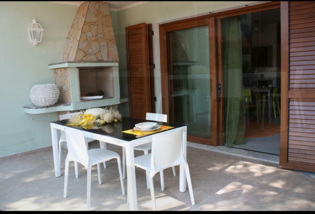 Casa Ludovica A Porto Pino Villa Exterior photo